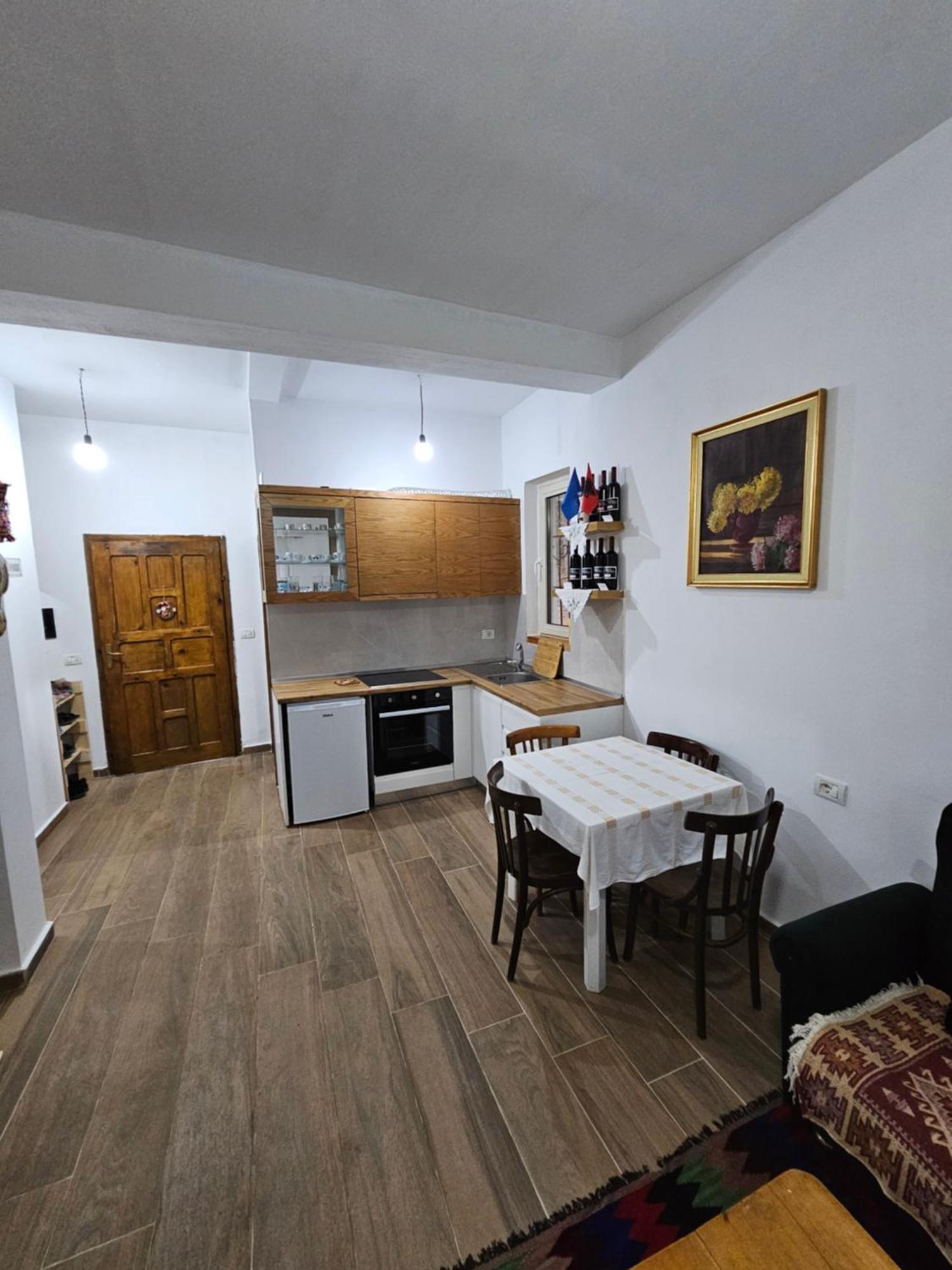Villa Bujtinat Skenderi Gjinar 2 Exterior foto
