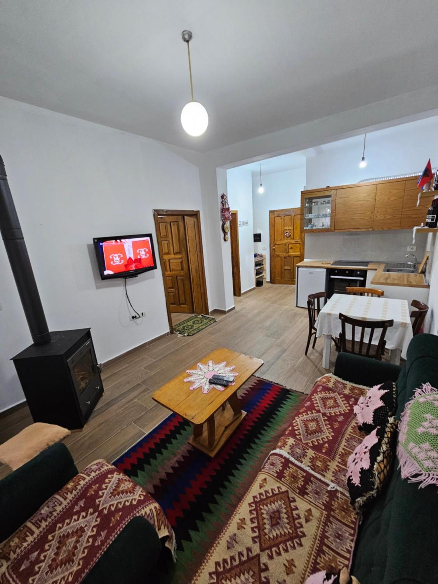 Villa Bujtinat Skenderi Gjinar 2 Exterior foto