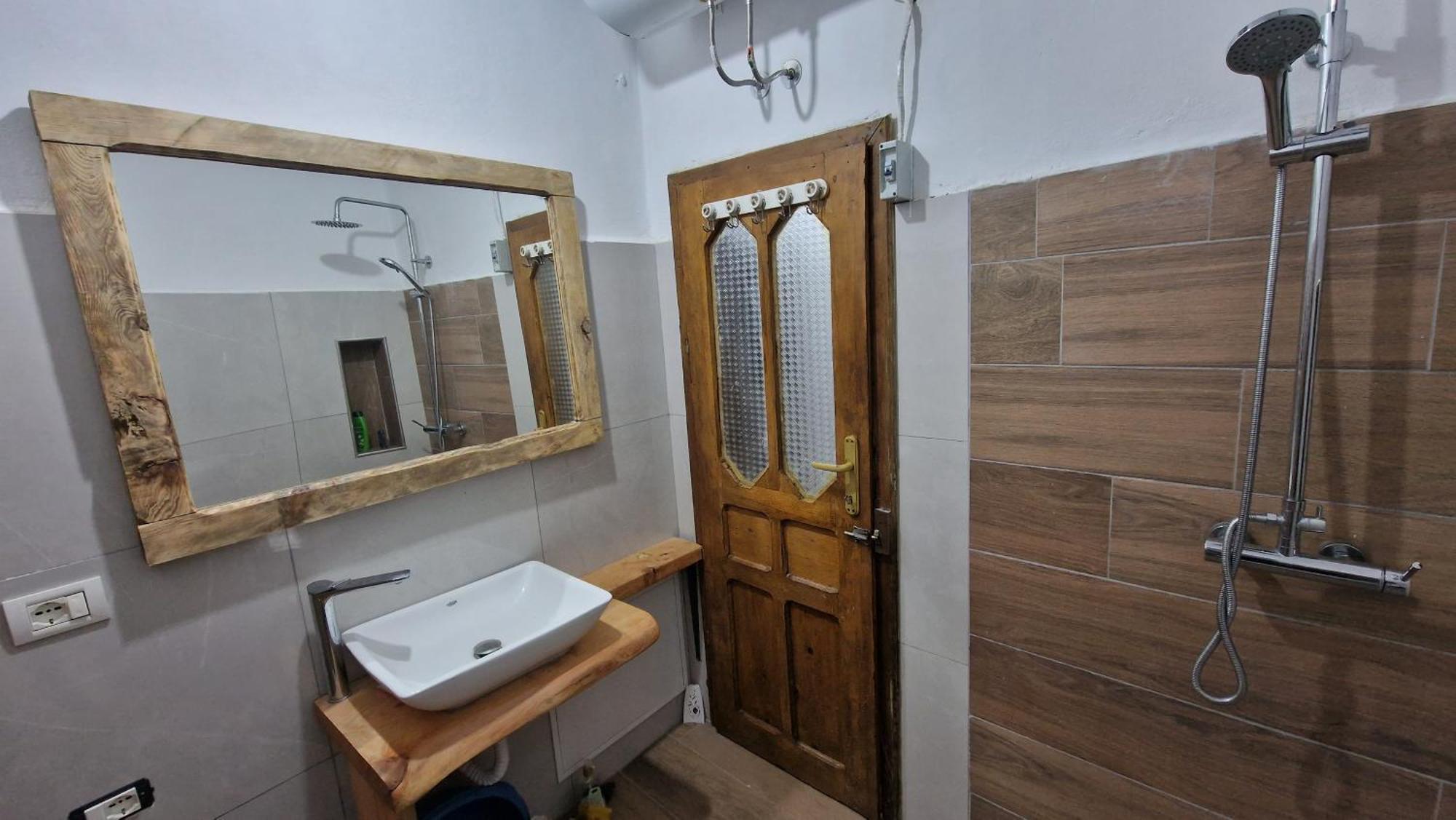 Villa Bujtinat Skenderi Gjinar 2 Exterior foto